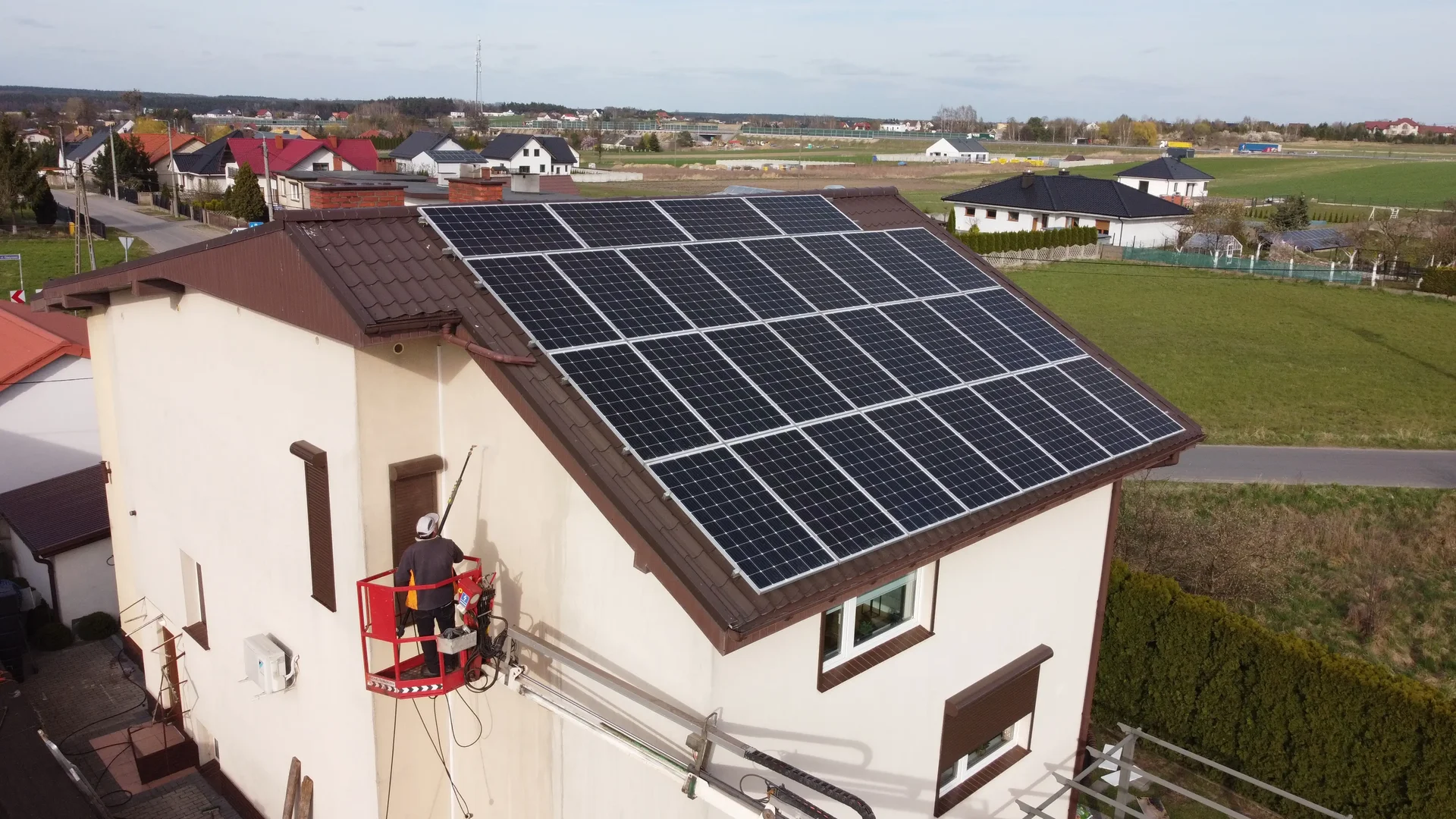 Podnośnik koszowy SolarCare w akcji